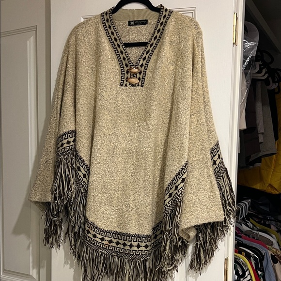 zhengxing Sweaters - Elegant Beige Fringed Poncho